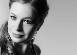 Siobhan-Stagg-Portrait_1920x1080.jpg Siobhan-Stagg-Portrait_1920x1080.jpg