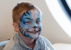 Facepainting.jpg Facepainting.jpg