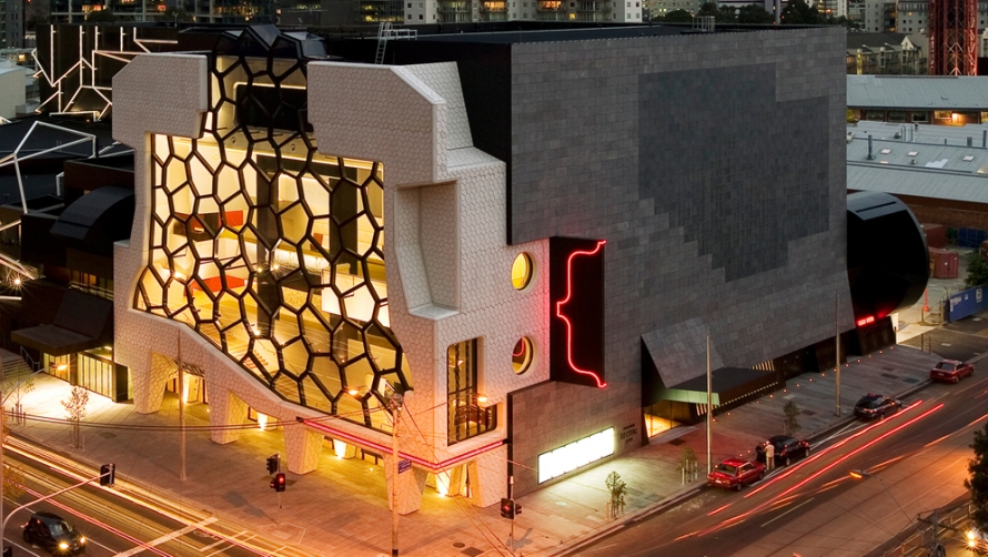 Exterior_night_1000.jpg Exterior_night_1000.jpg